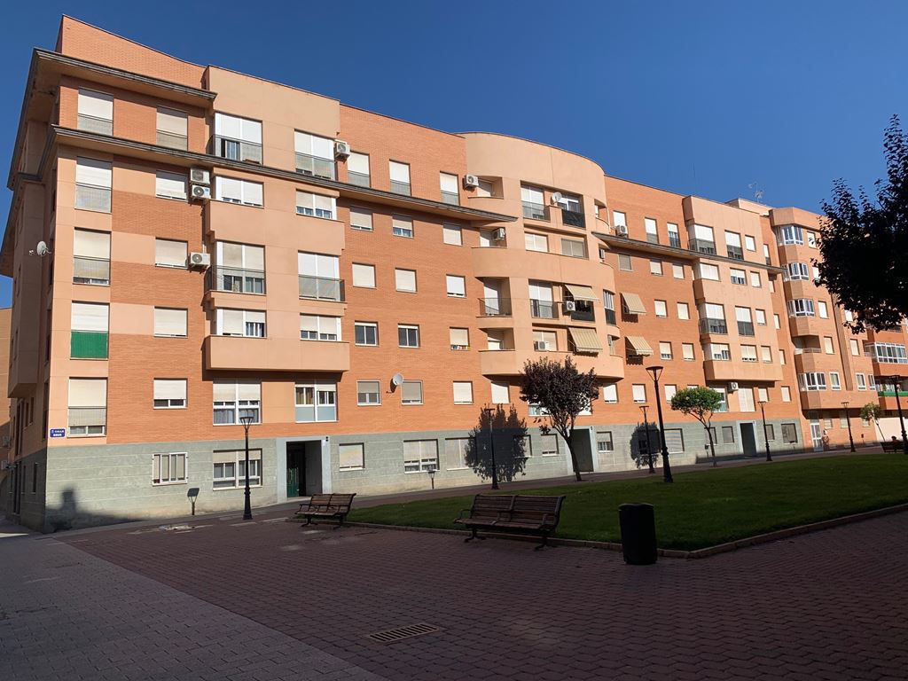 ACTIVOS BANCO. PROYECTOS INTEGRALES FINCASA S.L. en Roda (La)